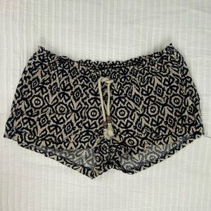 Blue Beige Pattern Linen Shorts Women’s Medium Stretchy With Drawstring